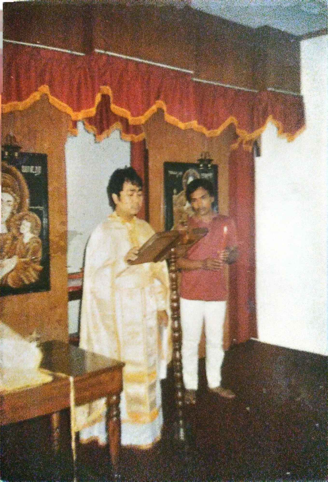 Liturgi Suci di rumah Romo Daniel di Perumahan Dosen, Baturan, Solo.