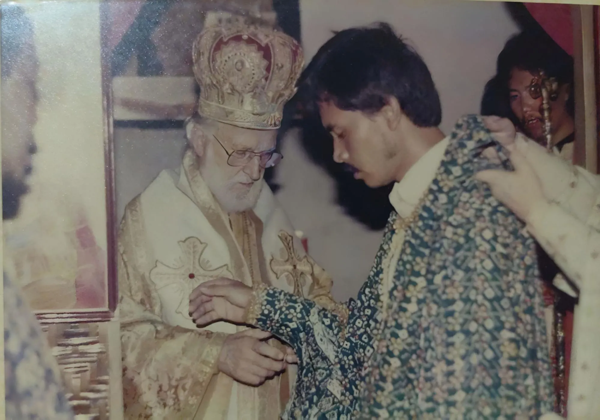 Pentahbisan Hypodiakon Alexios Setir Cahyadi oleh Metropolitan Dionysios dari Selandia Baru ke jenjang Diakon.