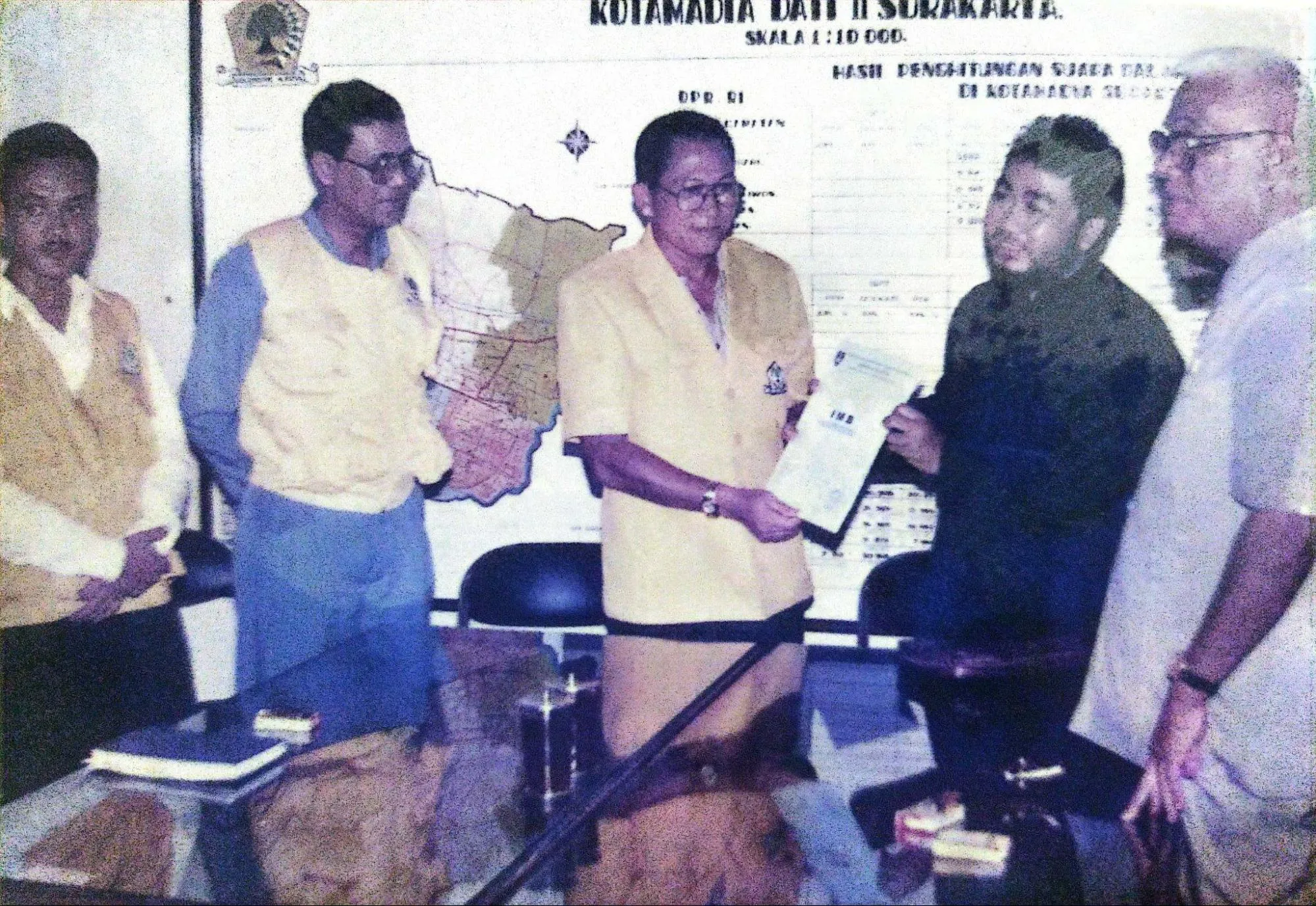 Penyerahan IMB Gereja Orthodox Tritunggal Mahakudus di Kantor Golkar Surakarta.
